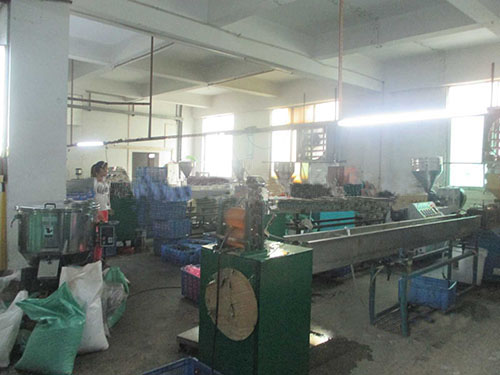 防撞条生产车间